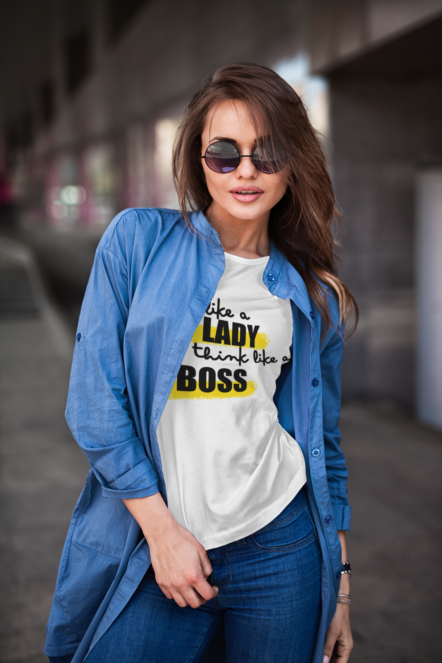 T-Shirt • Act like a LADY